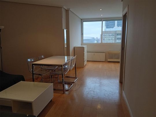 Piso de alquiler en Avenida del General Perón, 32, Cuatro Caminos - Azca - Photo 1