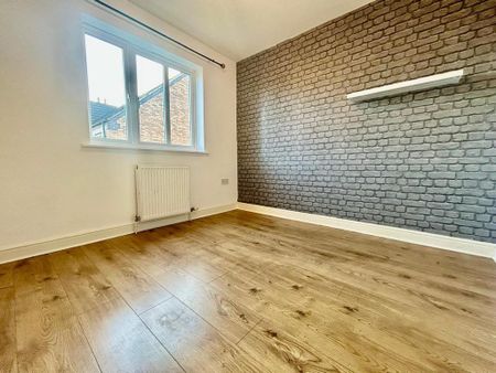 4 bedroom terraced house to rent - Photo 3