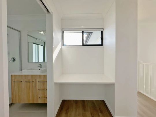 “Charming 4-Bedroom Two-Storey Home for Rent in a Beautiful Neighborhood” - Photo 1