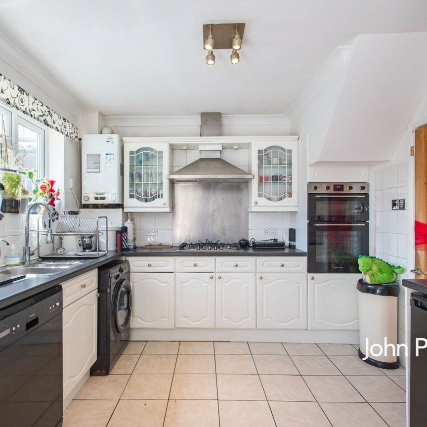 House Share to rent - Littlemede, London, SE9 - Photo 1
