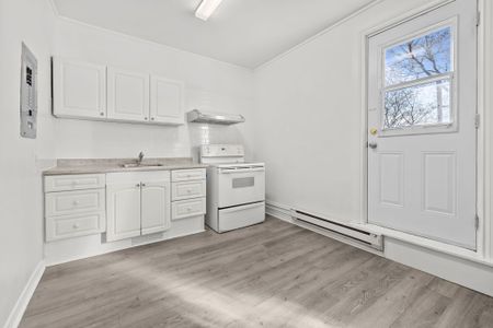 For Lease - 824 Somerset Street Unit# B, West Centre Town, Ontario - Photo 5