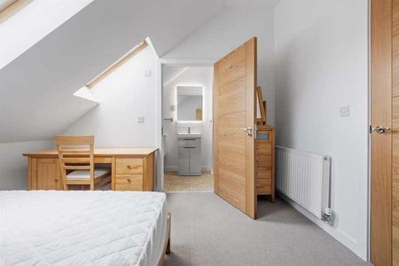 Bedroom Detached House In Bournemouth, BH9 - Photo 5