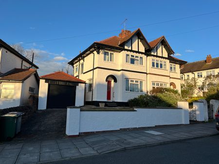 Quality Home Near Town Centre - Photo 3