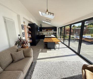 5 bedroom detached house to rent - Photo 1