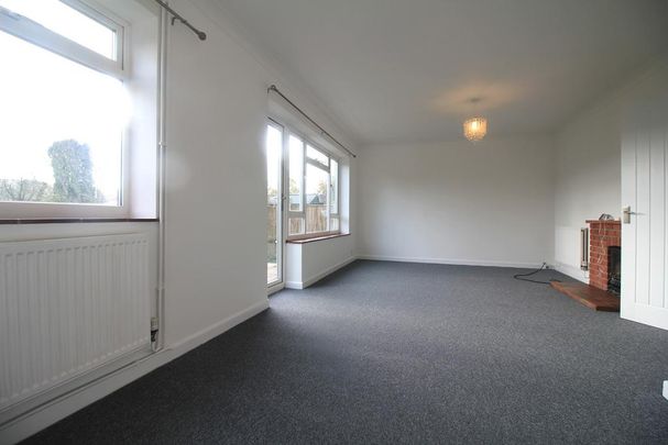 3 bedroom detached bungalow to rent - Photo 1