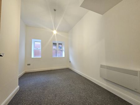 1 bedroom flat Town Centre - Photo 5