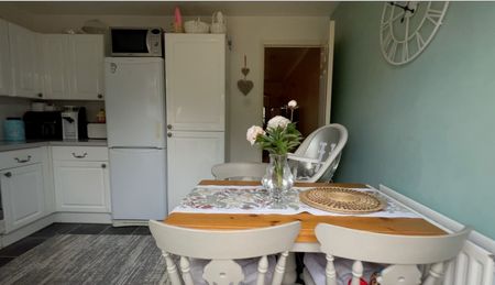 2 bedroom semi-detached house to rent - Photo 3