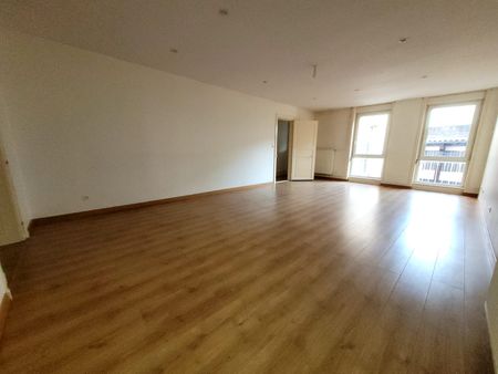 Location Appartement 4 pièces 108m² - Photo 3