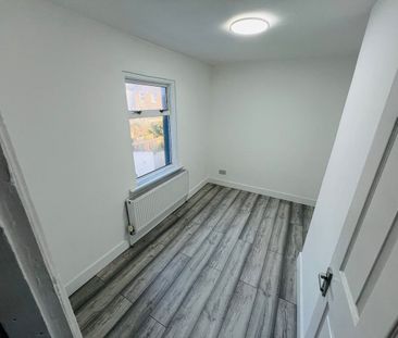 3 Bed Terraced House, Holmesdale Road, SE25 - Photo 4