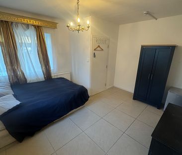 Room in a Shared House, Abercorn Road Annexe, NW7 - Photo 2