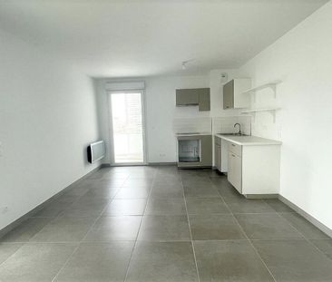 Appartement 3 pièces 63m2 MARSEILLE 4EME 1 185 euros - Photo 1