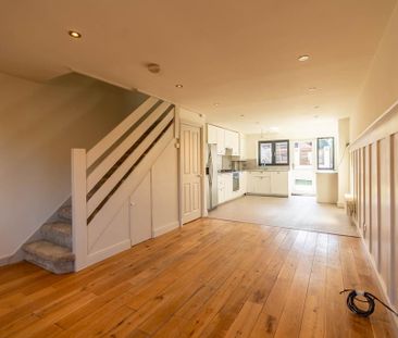 3 bedroom semi-detached house to rent - Photo 2