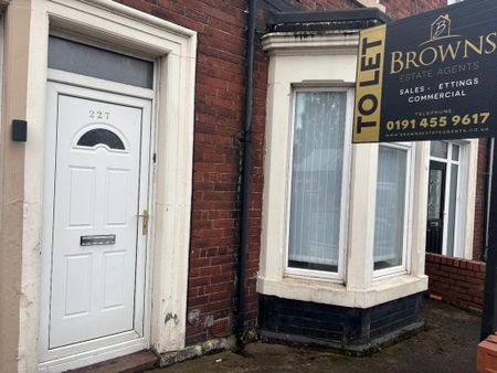 2 bedroom ground floor flat to rent - Photo 2