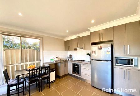 22 Isabella Crescent, Glenfield, NSW 2167 - Photo 4