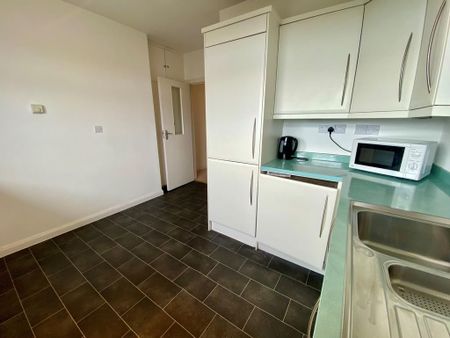 3 bedroom apartment to rent - Photo 3
