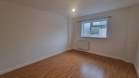 1 BED Apartment To rent - Photo 3