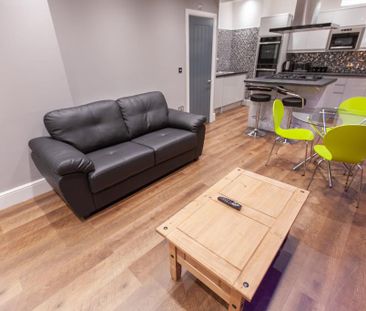 5 bedroom semi-detached house to rent - Photo 2