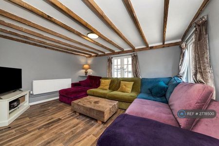 2 bedroom semi-detached house to rent - Photo 2