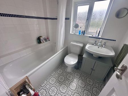 2 bedroom end of terrace house to rent - Photo 4