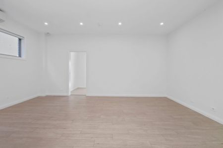 Contemporary living at it's Best! - Photo 2