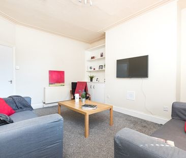 60 Chestnut Avenue, Hyde Park, Leeds, LS6 1BA - Photo 1