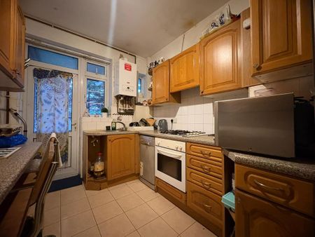 1 bedroom in a house share to rent - Photo 5