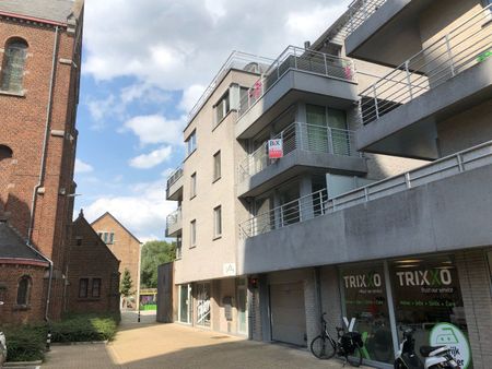 Ruim appartement met 2 slaapkamers op de grote markt! - Foto 5