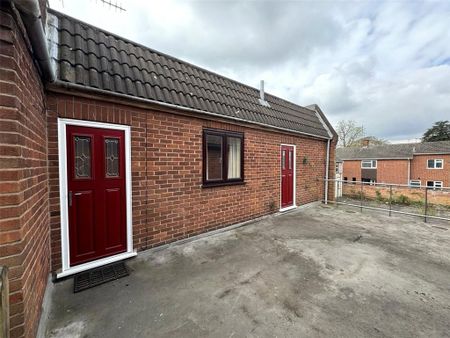 3 bedroom flat to rent - Photo 4