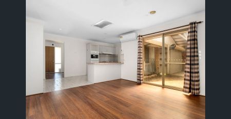 Spacious 4 Bedroom Home in Prime Location Carrum Downs! - Photo 2