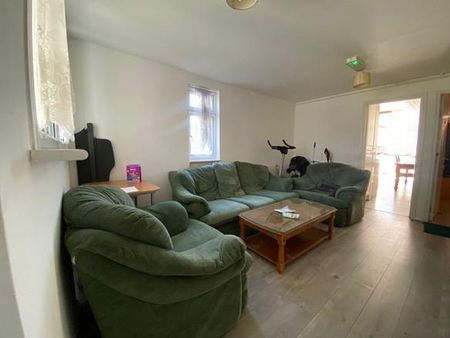 7 bedroom property to rent - Photo 2