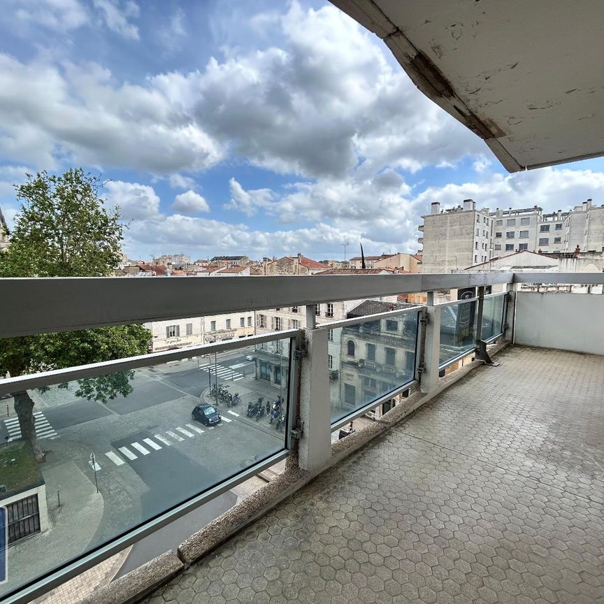 Location Appartement 4 pièces 91m² NIORT 79000 - Photo 1