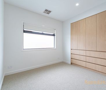 Brand New Luxury Townhouse in Sought-After Brunswick East - Photo 5