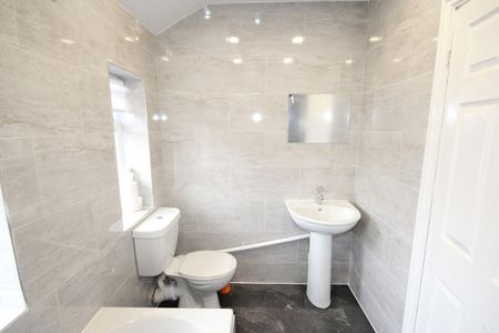 3 bedroom terraced house to rent - Photo 4