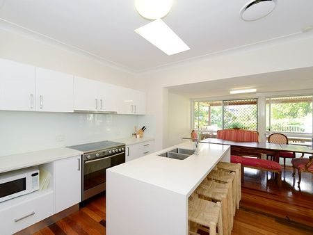 207 Chatsworth Road,COORPAROO - Photo 3