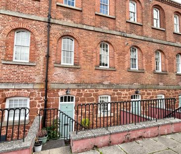 3 bedroom Three Bedroom Town House to rent - Photo 1