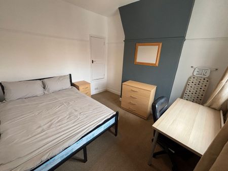 21 Albert Street- 4 Bed & 2 Bath Loughborough - Photo 3