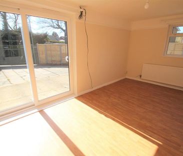 3 bedroom end of terrace house to rent - Photo 2