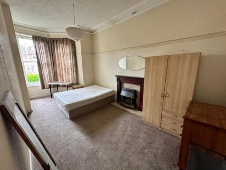 3 bedroom flat to rent - Photo 5