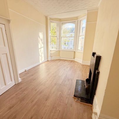 2 Bedroom Flat, Tisbury Road, Hove - Photo 1