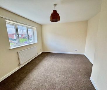 Coronation Avenue - Photo 1