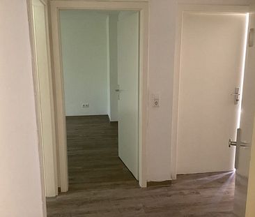 Helle und geräumige 2,5 Zimmer Wohnung zum 16.09.2024 anmietbar! - Foto 2