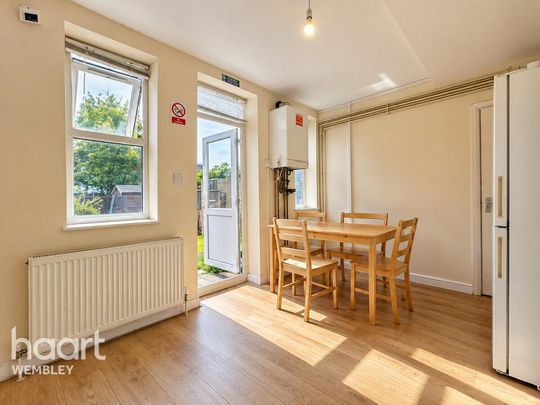 1 bedroom in a house share to rent - Photo 1