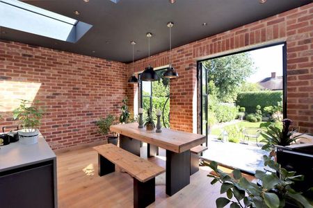 4 bedroom semi-detached house to rent - Photo 5