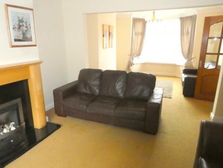 4 bedroom semi-detached house to rent - Photo 2