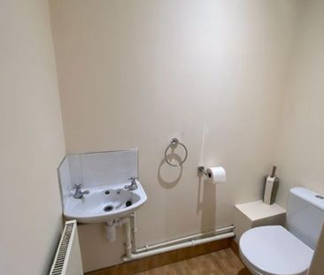 2 bedroom semi-detached house to rent - Photo 6