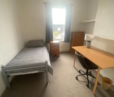 4 Bed Terraced House, Whippingham Road, BN2 - Photo 4