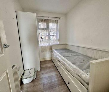 Bilton Road, Perivale, Greenford, UB6 - Photo 4