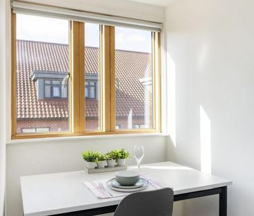 1 bedroom in a flat share to rent - Photo 2