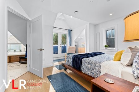 Townhouse in Vancouver West Side, BC - Photo 2