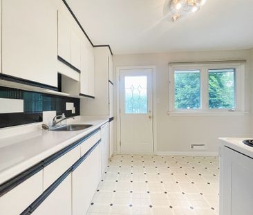 For Lease - 48 Lionel Heights Crescent, Toronto, Ontario - Photo 5